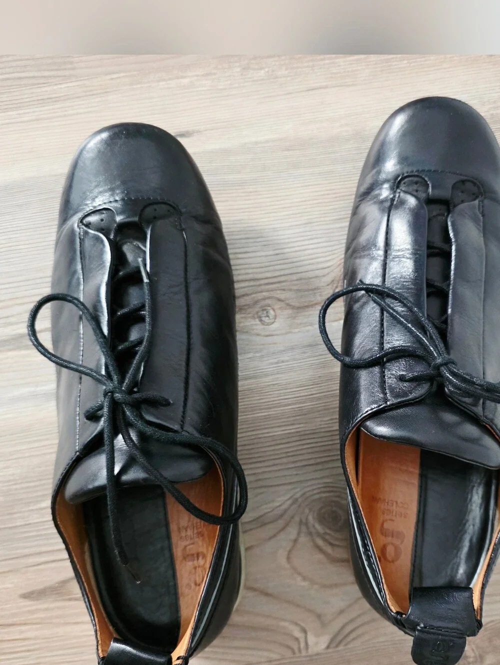 Cole Haan- NikeAir Men's Black Leather lace up Casual Shoes. Size 9-D